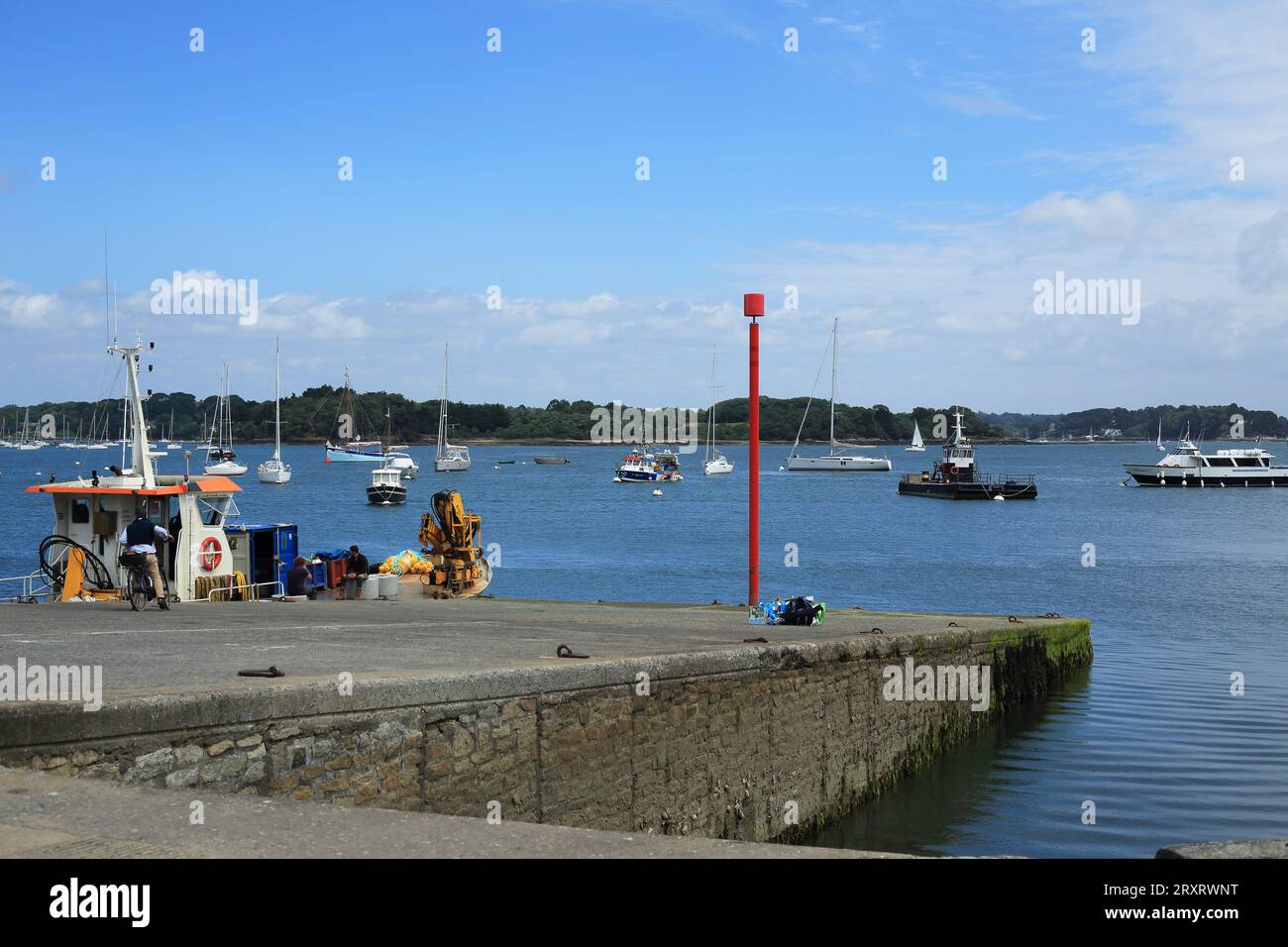 Anlegestelle vom Hafen in Rue Benoni Praud, Ile Aux Moines, Morbihan, Bretagne, Frankreich Stockfoto