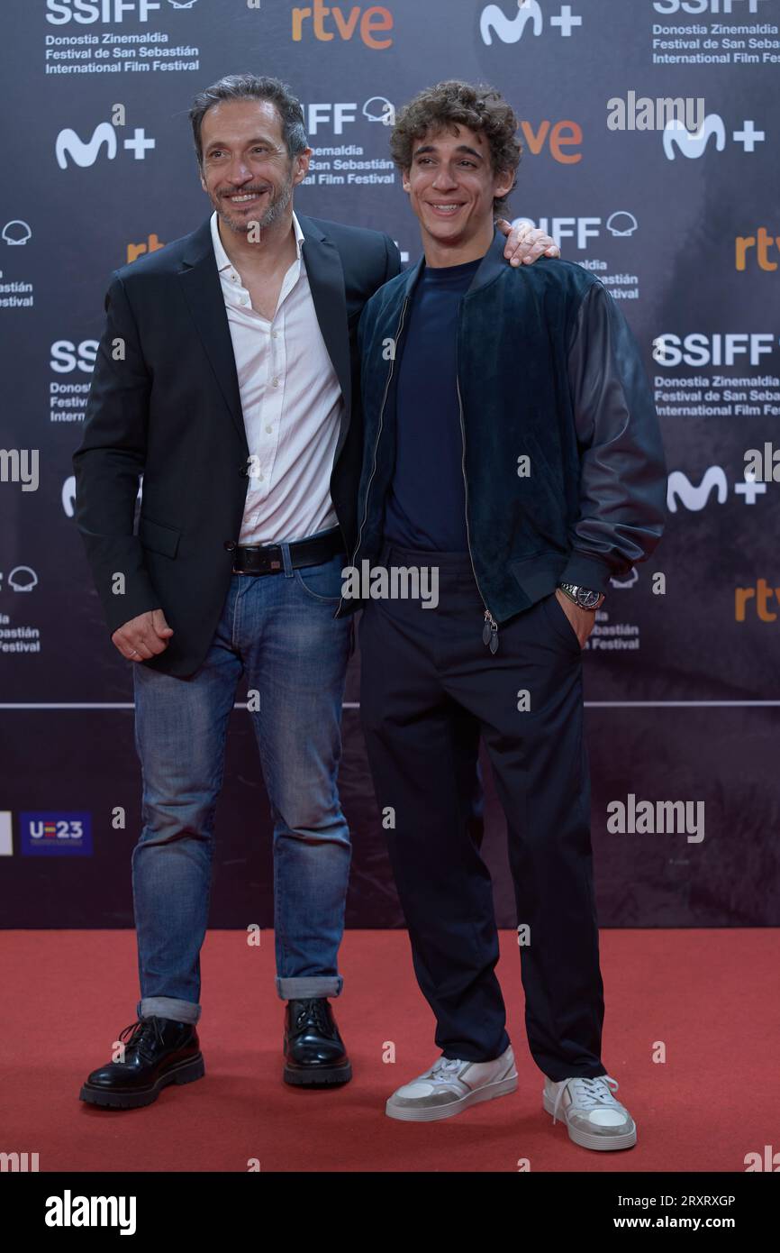 San Sebastian, Spanien. 26. September 2023 Miguel Herran auf dem roten Teppich zur Premiere von „UN Amor“ während des 71. San Sebastian International Film Festival in Kursaal am 26. September 2023 in San Sebastian, Spanien. (Foto von COOLMedia/NurPhoto) Stockfoto