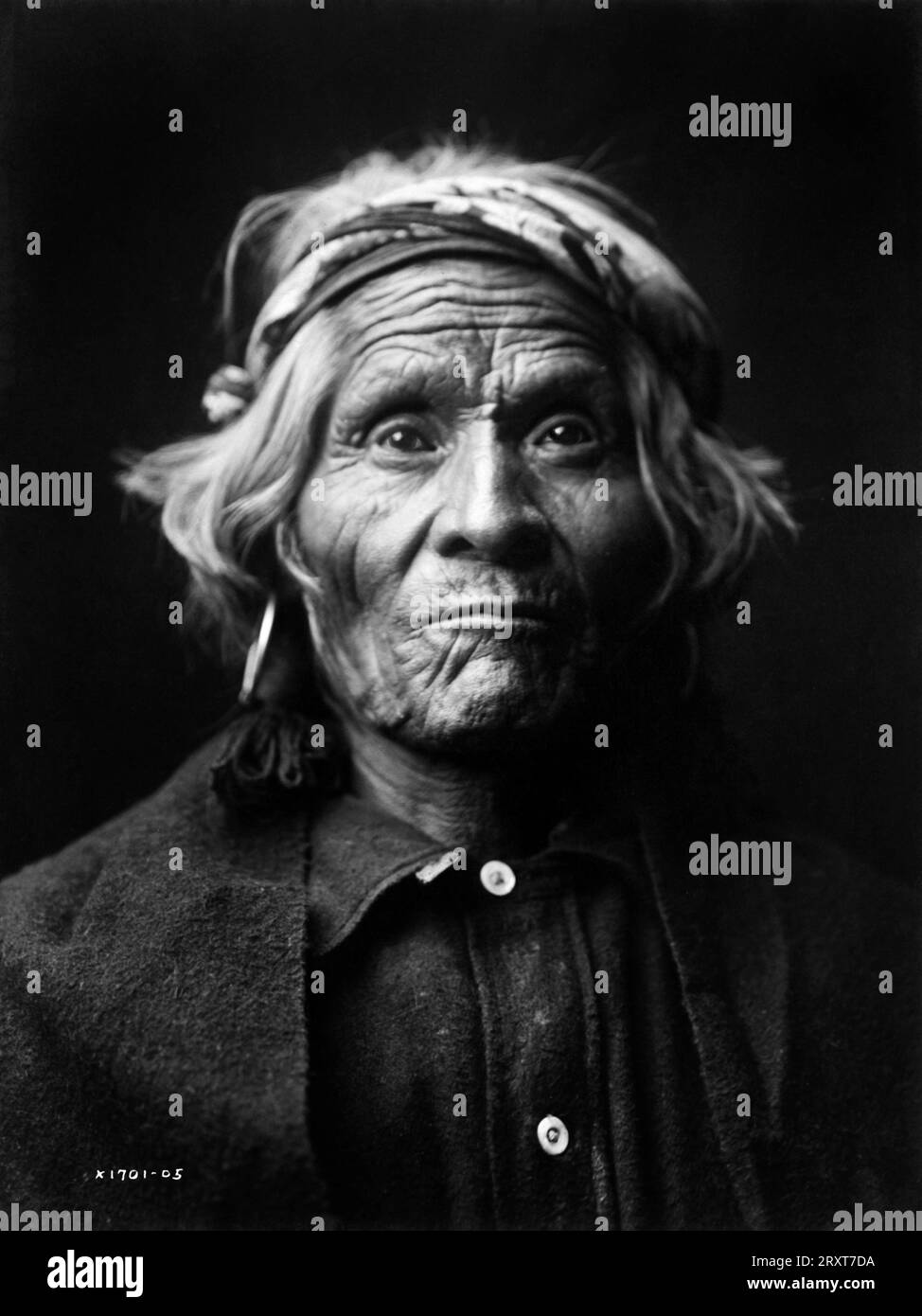 Edward S. Curtis: Wyemah, Taos Indian, CA. 1905 Wyemah, Kopf-Schulter-Porträt, Vorderseite. Foto: Edward Sheriff Curtis, CA. 1905. Stockfoto