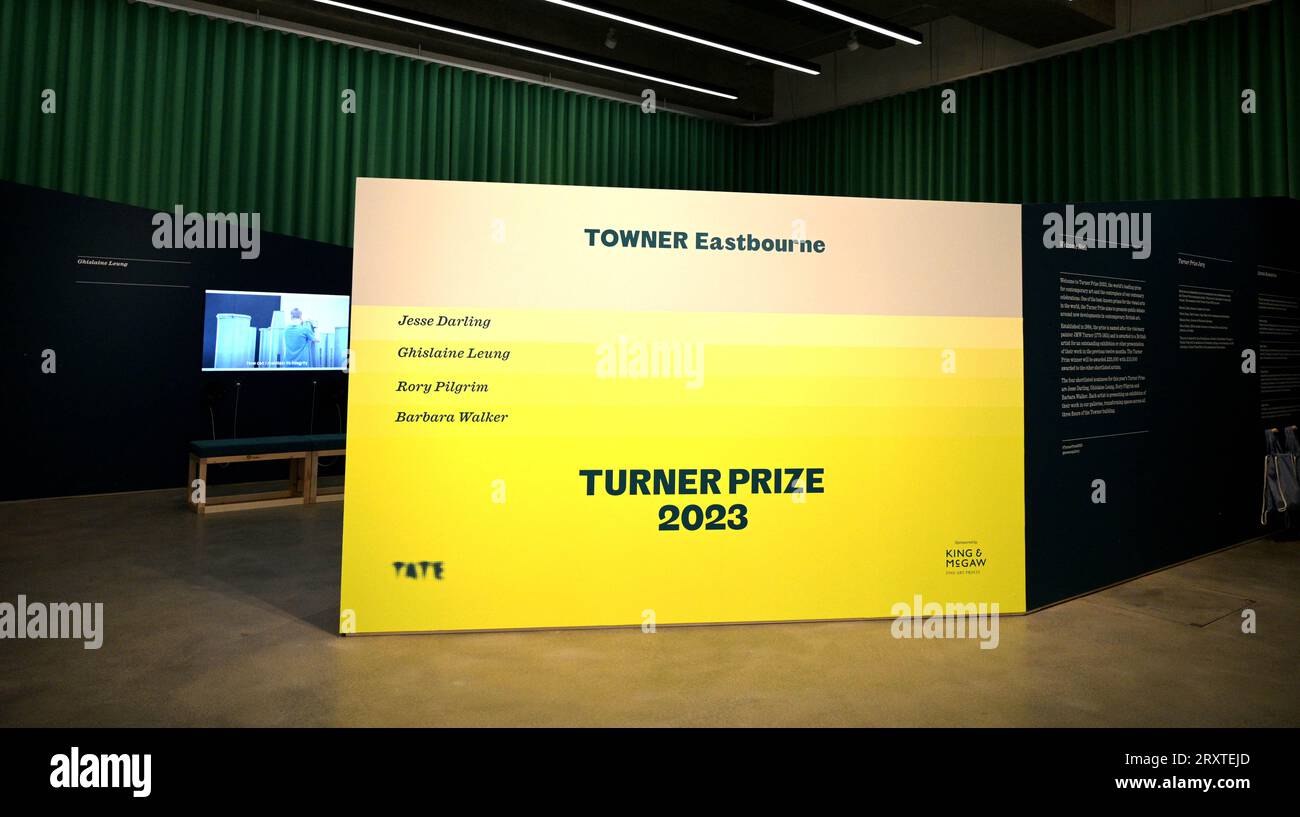 Eastbourne UK 27. September 2023 - Ausstellung des Turner Prize 2023 im Towner Eastbourne . Der Turner Prize ist einer der weltweit bekanntesten Preise für die bildende Kunst und die Gewinner werden im Dezember in Eastbourne bekannt gegeben. Die vier Künstler, die in diesem Jahr in die engere Wahl gezogen werden, sind Jesse Darling, Ghislaine Leung, Rory Pilgrim und Barbara Walker : Credit Simon Dack / Alamy Live News Stockfoto