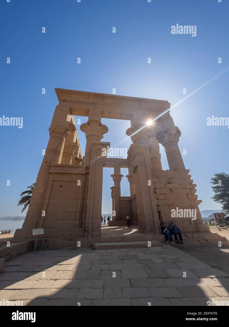 Der Philae-Tempelkomplex, der Isis-Tempel, UNESCO-Weltkulturerbe, derzeit auf der Insel Agilkia, Ägypten, Nordafrika, Afrika Stockfoto