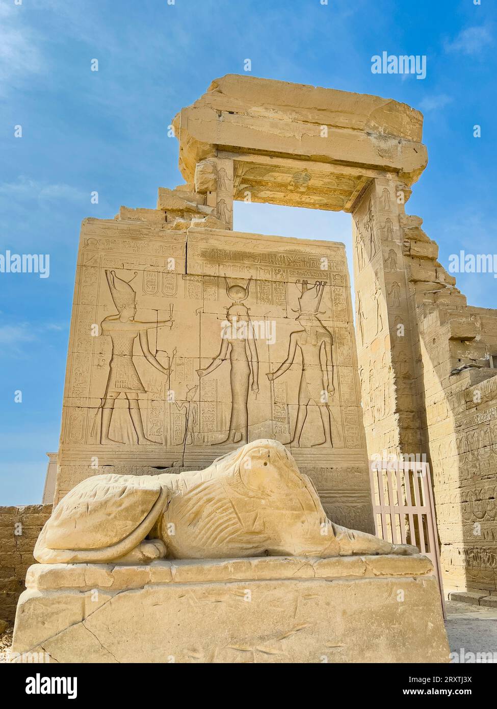 Tor von Domitian und Trajan, Nordeingang des Hathor-Tempels, Dendera-Tempelkomplex, Dendera, Ägypten, Nordafrika, Afrika Stockfoto