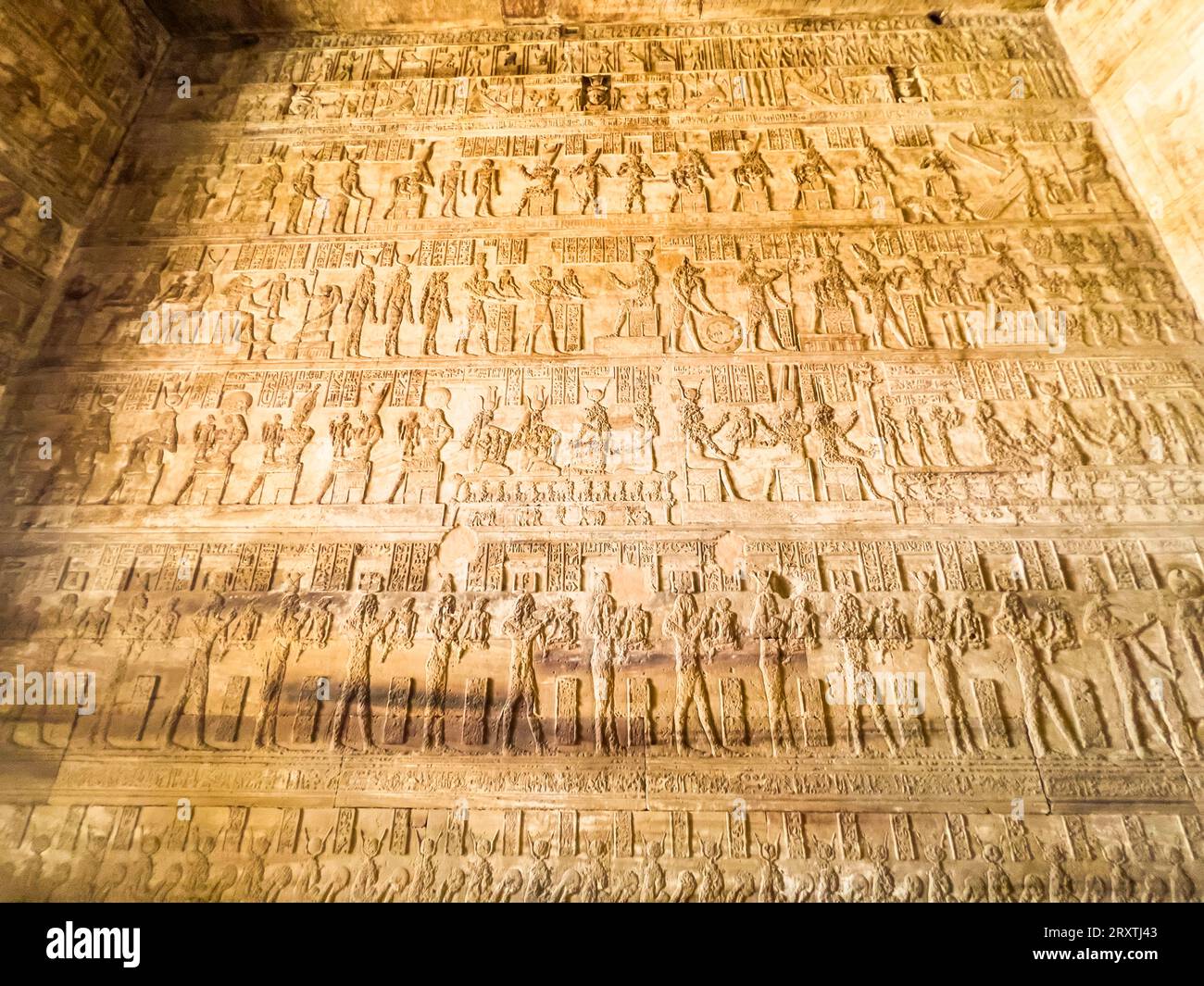 Das Innere der römischen Mammisi aus der Zeit von Trajan und Marcus Aurelius, Dendera Temple Complex, Dendera, Ägypten, Nordafrika, Afrika Stockfoto