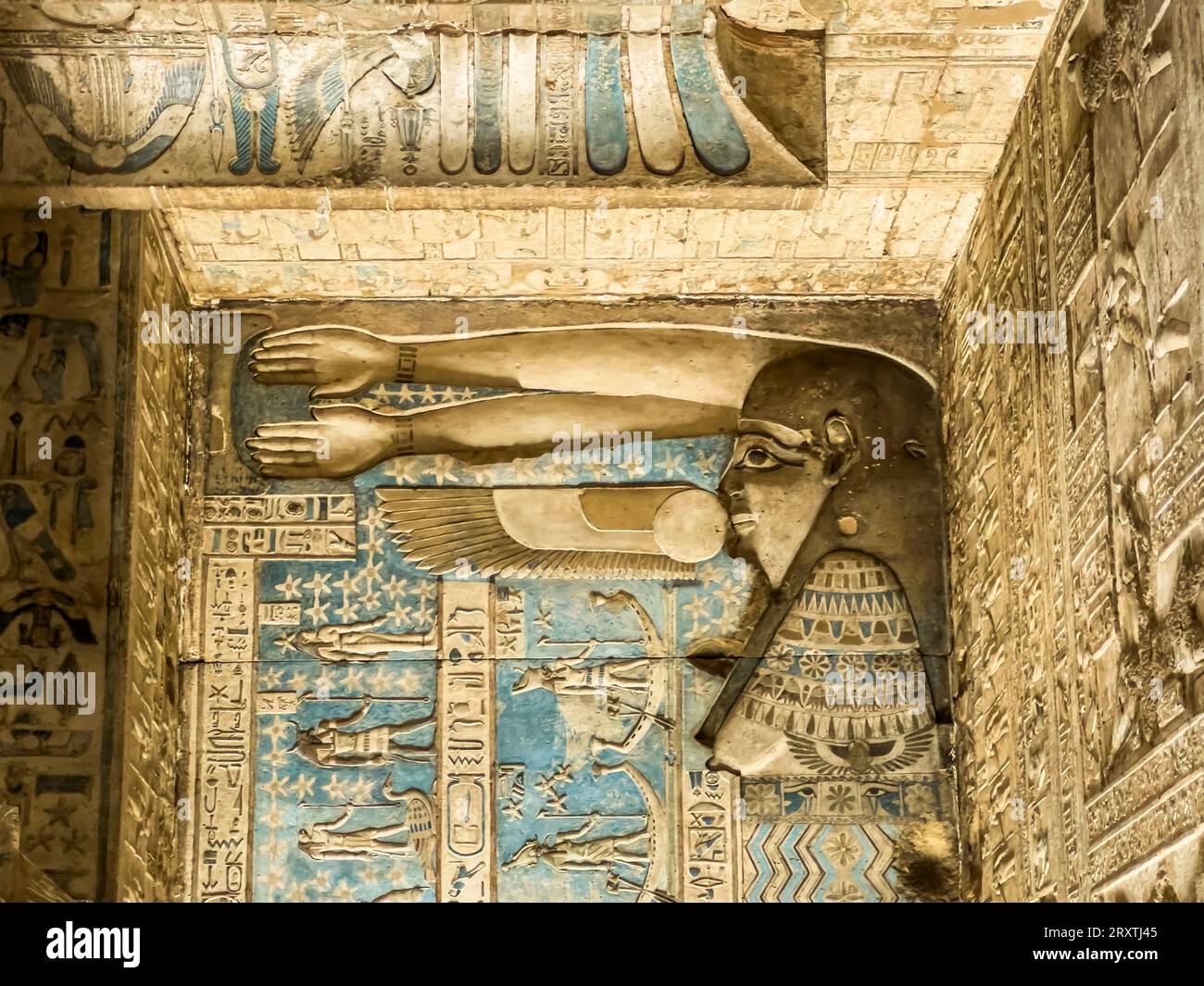 Details der Decke in der Hypostyle Hall, Tempel des Hathor, Dendera Temple Complex, Dendera, Ägypten, Nordafrika, Afrika Stockfoto