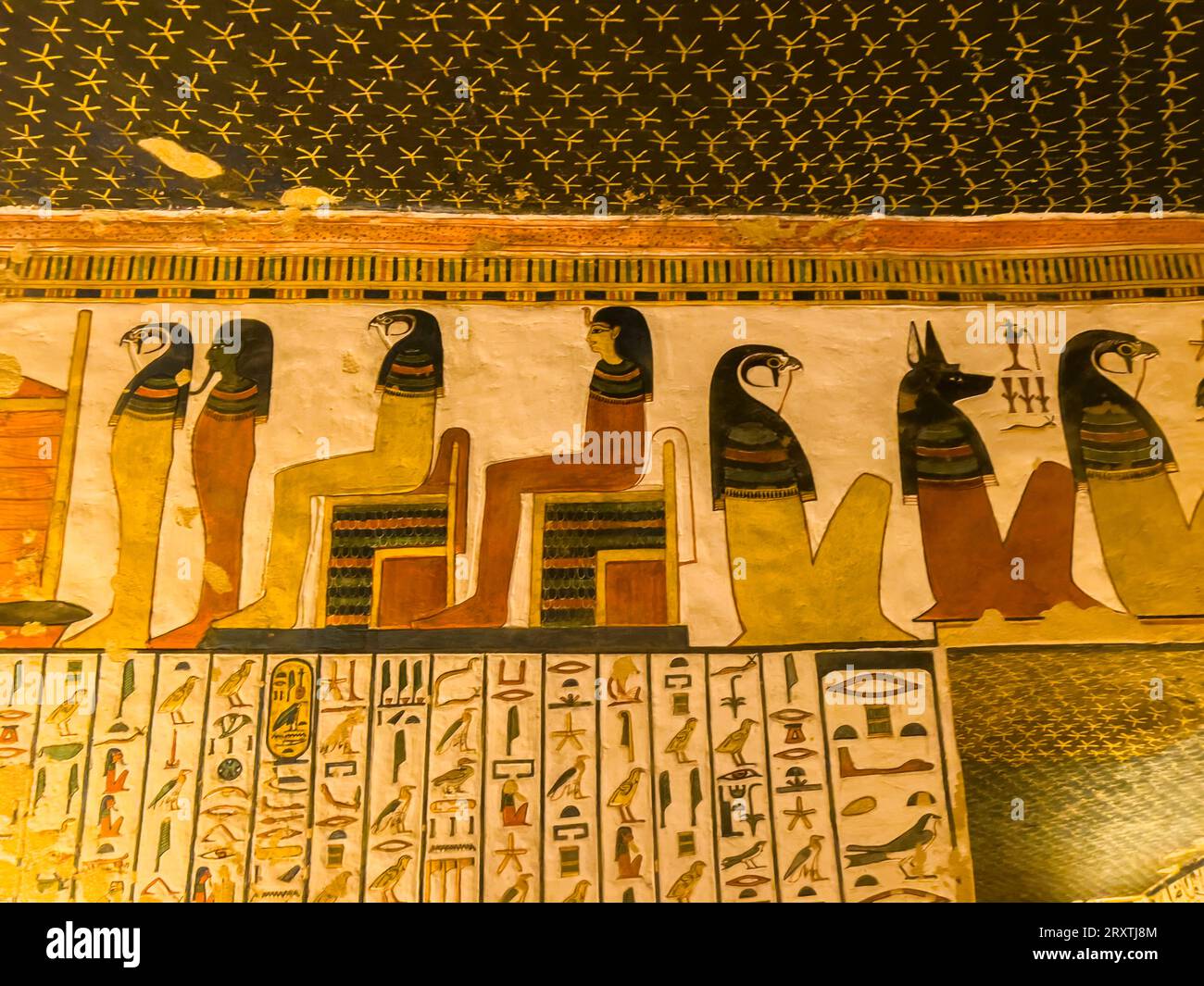 Reliefs und Gemälde im Grab von Nefertari, der großen Frau von Pharao Ramesses II., Tal der Königinnen, UNESCO-Weltkulturerbe, Theben Stockfoto