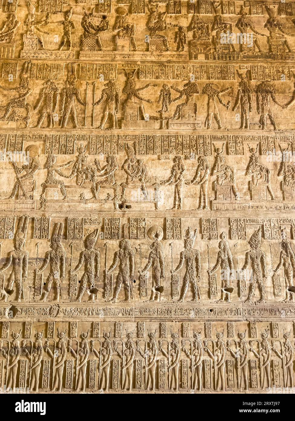 Das Innere der römischen Mammisi aus der Zeit von Trajan und Marcus Aurelius, Dendera Temple Complex, Dendera, Ägypten, Nordafrika, Afrika Stockfoto