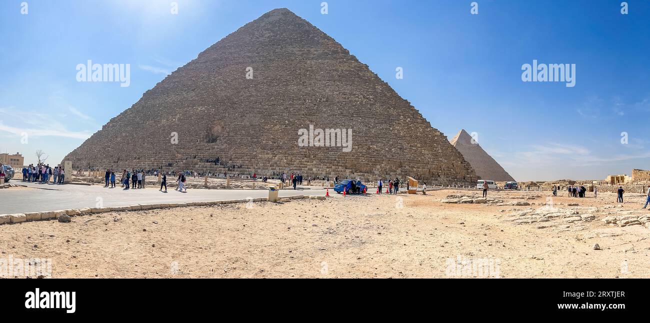 Panoramablick auf die große Pyramide von Gizeh, das älteste der sieben Weltwunder, UNESCO-Weltkulturerbe, Gizeh, Kairo Stockfoto