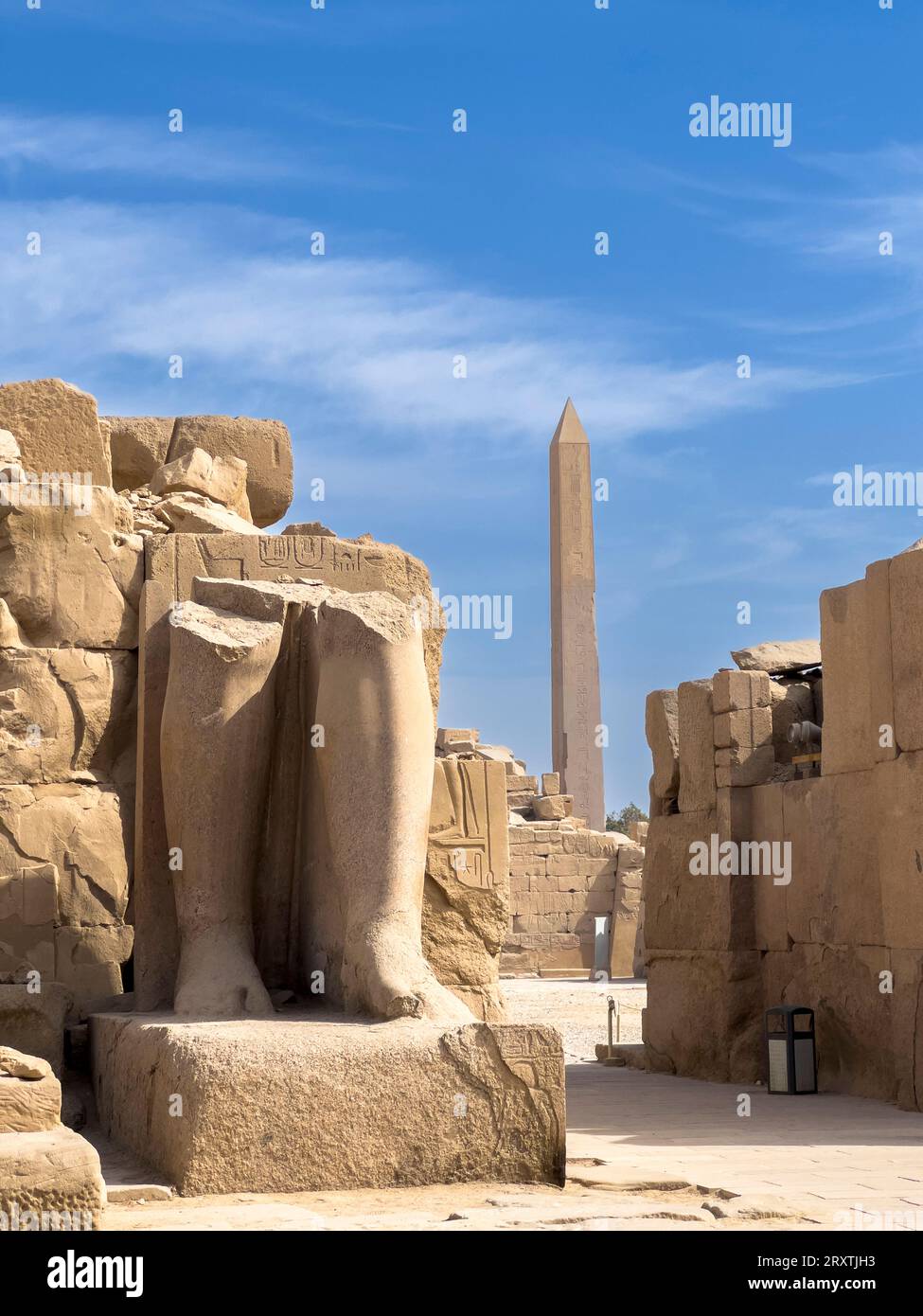 Obelisk der Hatschepsut, Karnak Tempelkomplex, eine riesige Mischung aus Tempeln, Pylonen und Kapellen, UNESCO-Weltkulturerbe, in der Nähe von Luxor, Theben Stockfoto