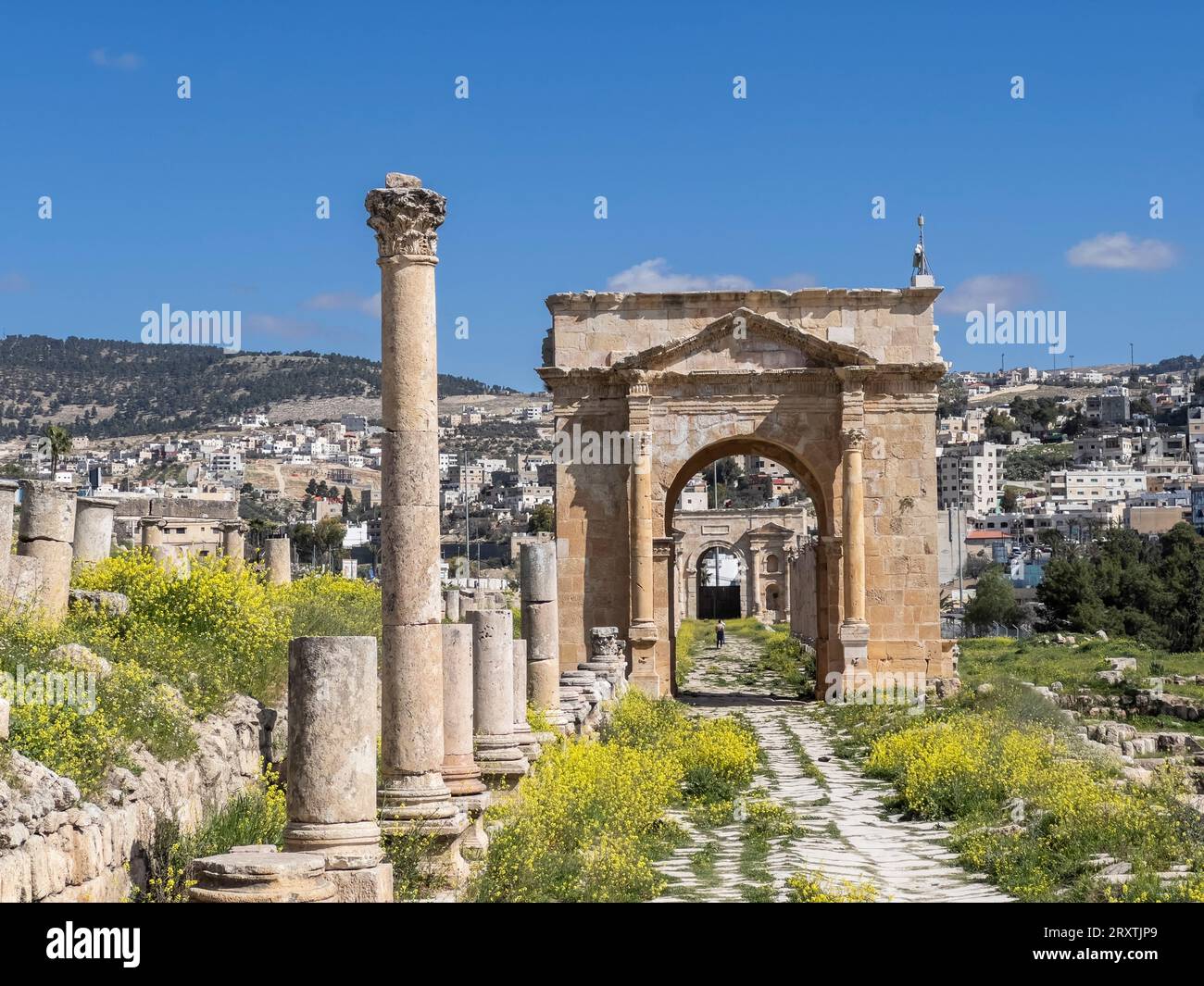 Säulenbogen in der antiken Stadt Jerash, vermutlich 331 v. Chr. von Alexander dem Großen, Jerash, Jordanien, Nahost gegründet Stockfoto