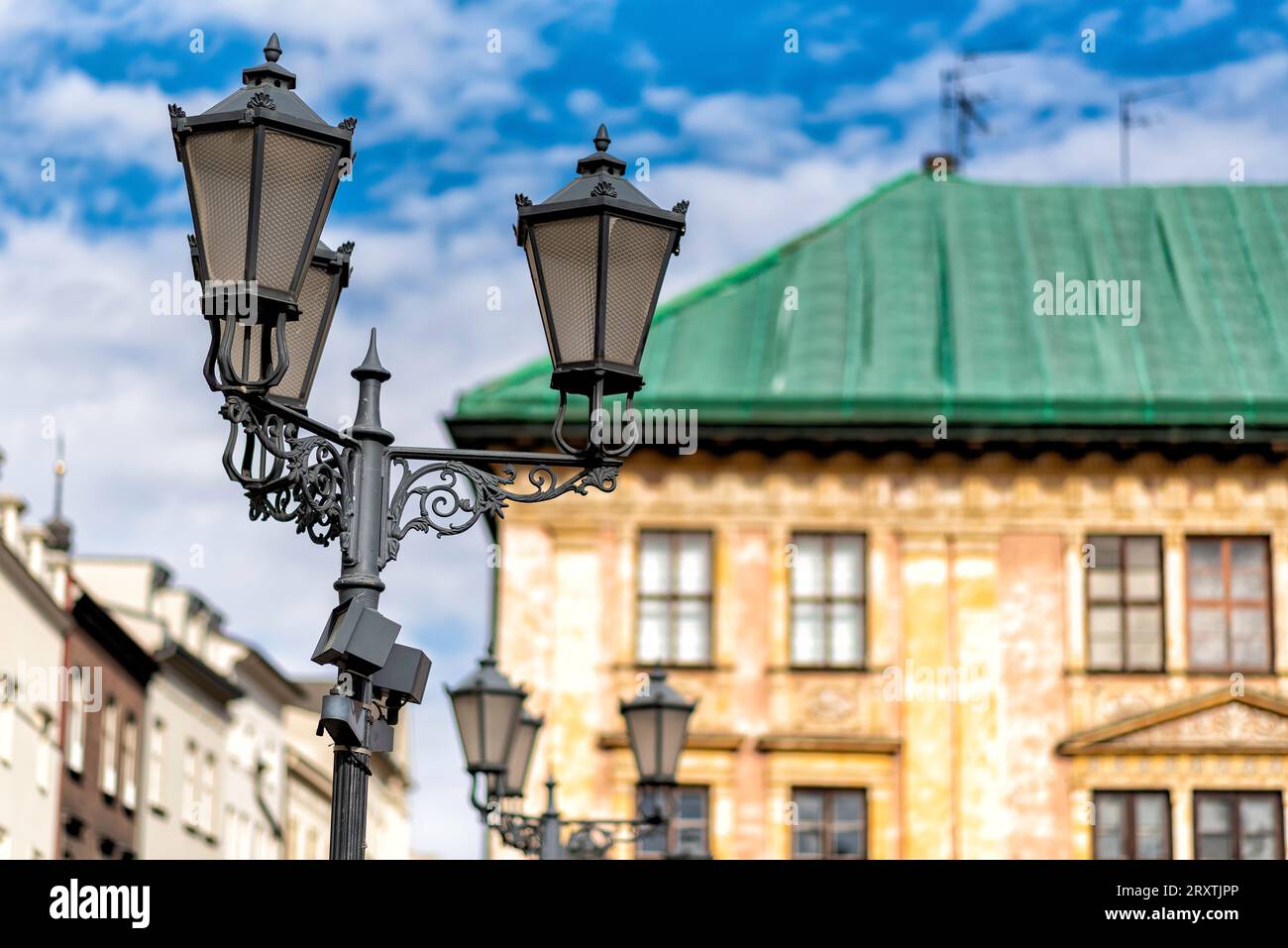 Historische Straßenlaterne in der Altstadt von Krakau in Polen Stockfoto