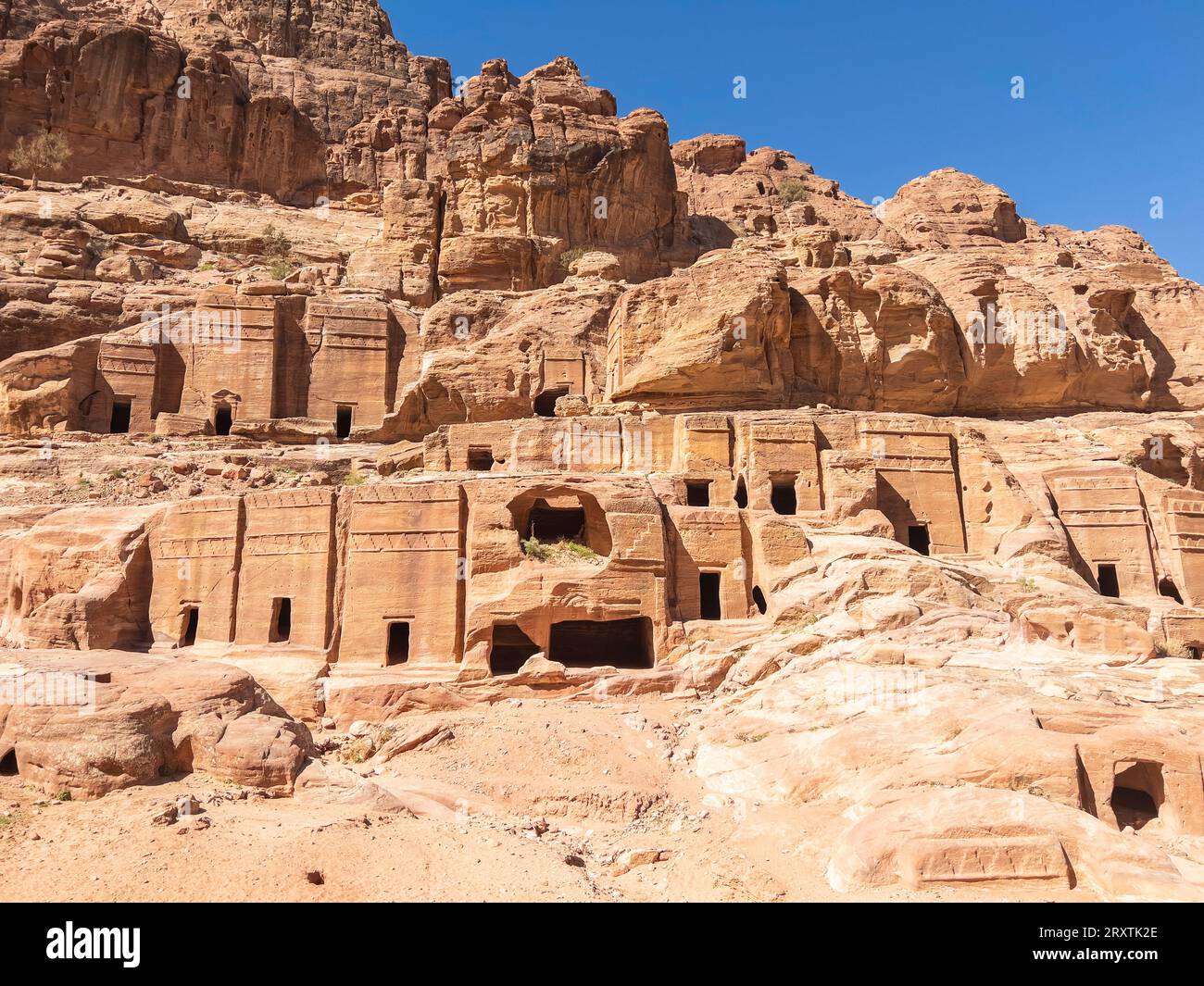 Die Straße der Fassaden, der archäologische Park von Petra, UNESCO-Weltkulturerbe, eines der Neuen Sieben Weltwunder, Petra, Jordanien, Naher Osten Stockfoto