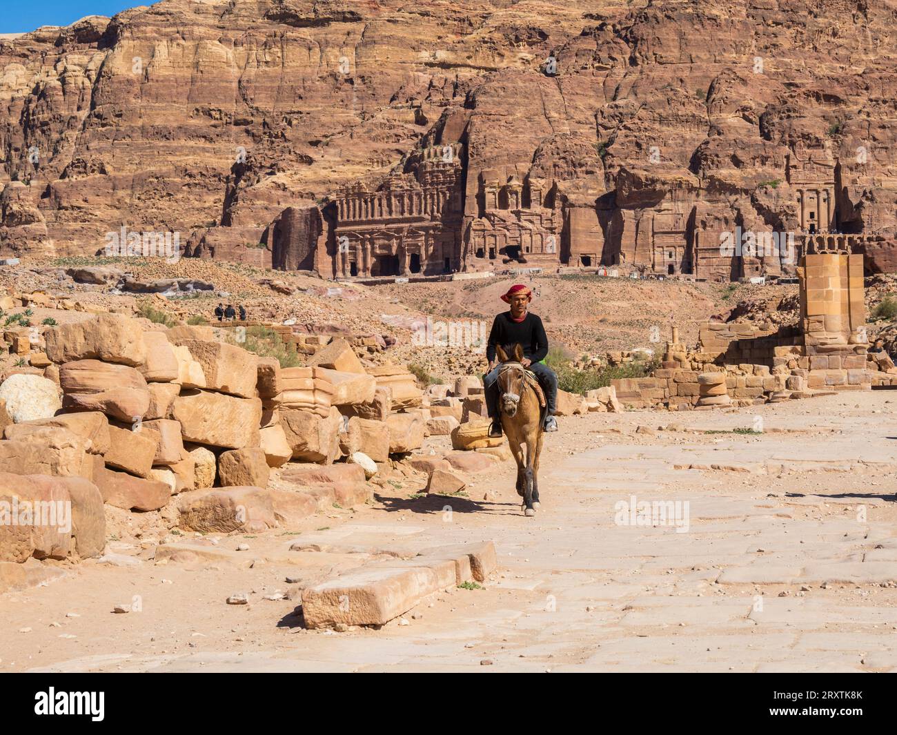 Esel und Reiter, Petra Archaeological Park, UNESCO-Weltkulturerbe, eines der Neuen Sieben Weltwunder, Petra, Jordanien, Naher Osten Stockfoto