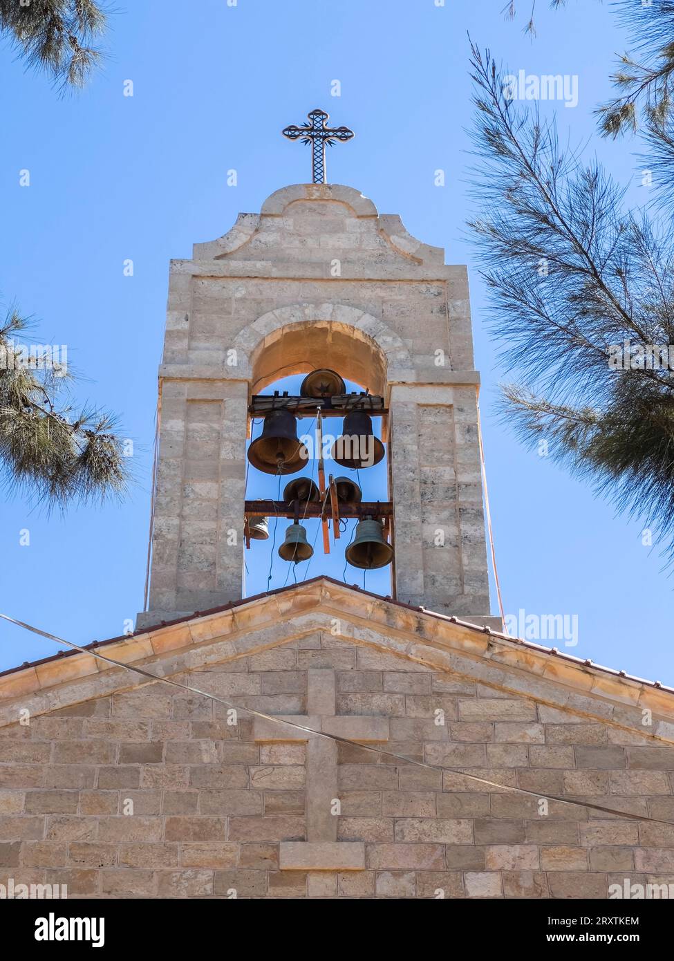 Außenansicht der frühen byzantinischen Kirche St. Georg in Madaba, Jordanien, Naher Osten Stockfoto