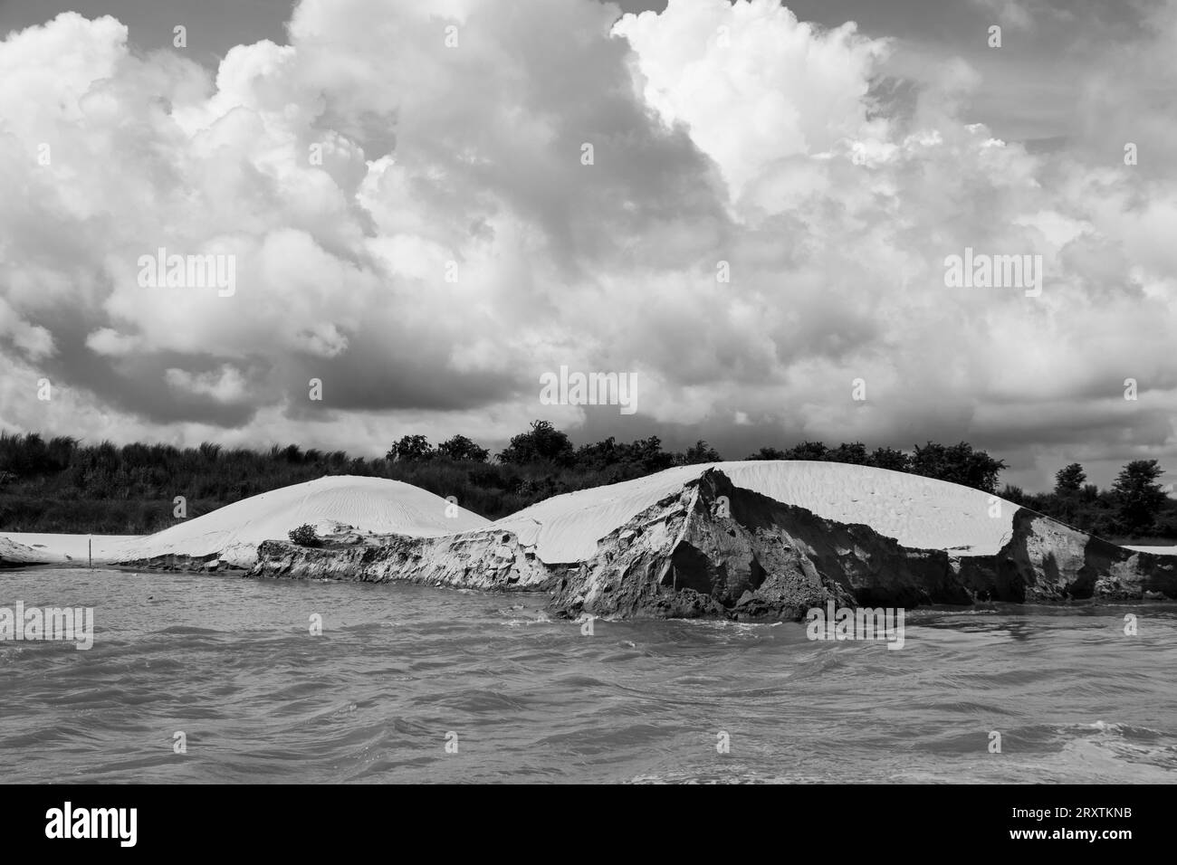 Dieses Bild wurde am 25. Juli 2022 vom Padma River in Bnagladesh aufgenommen Stockfoto