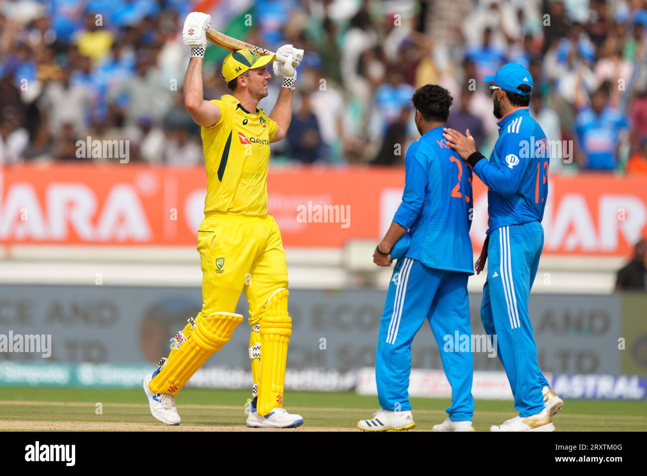Australia's Mitchell Marsh reacts as he leaves the ground after losing his wicket during the third one day international cricket match between Australia and India in Rajkot, India, Wednesday, Sept. 27, 2023. (AP Photo/Ajit Solanki) Stockfoto