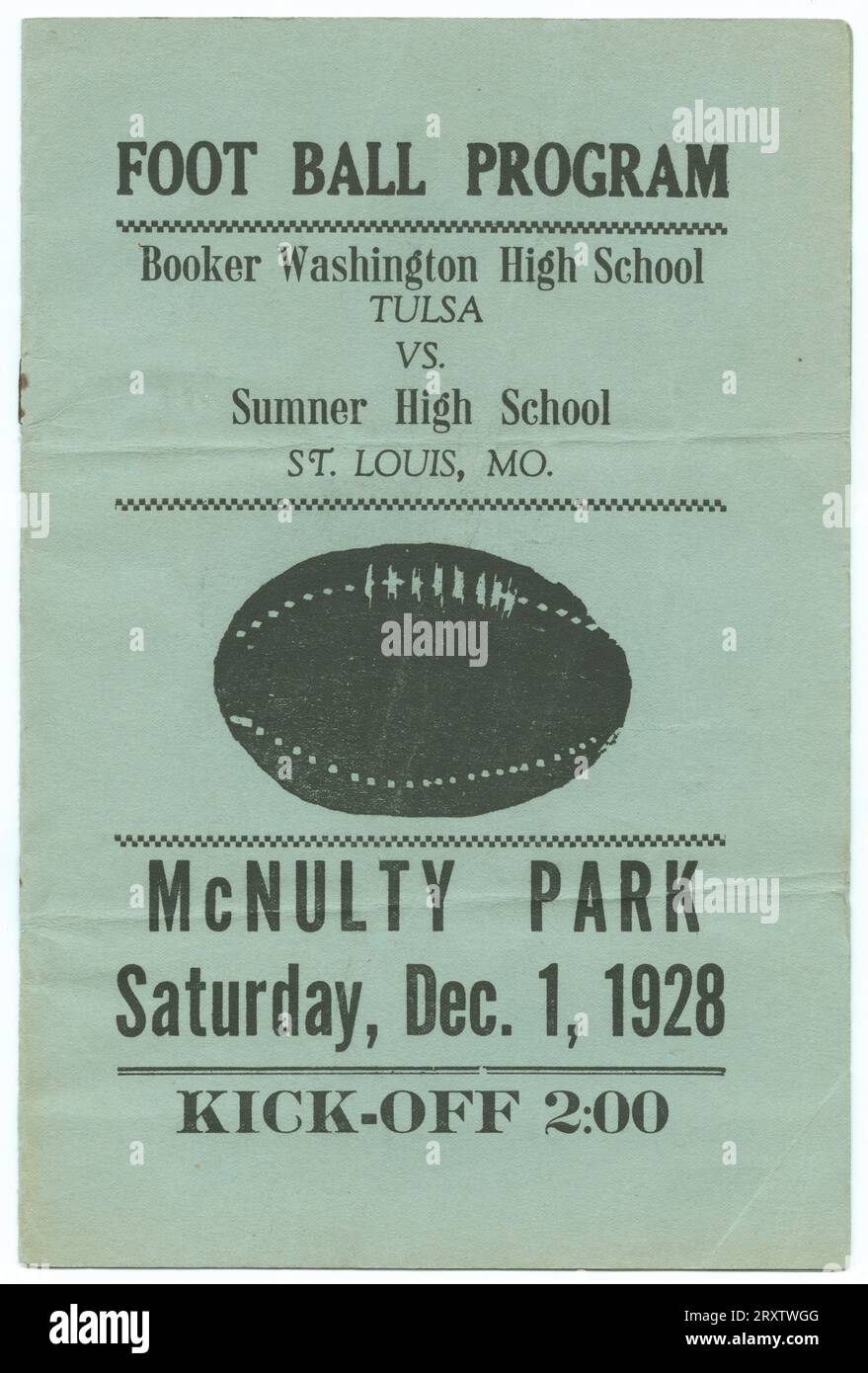 Ein Fußballprogramm für ein Spiel zwischen der Booker T. Washington High School „Hornets“ und der Sumner High School. Stockfoto