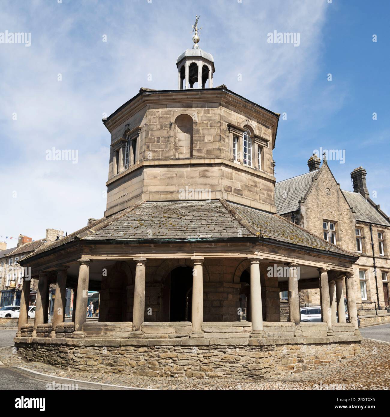 Das achteckige Market Cross (Buttermarkt) (Break's Folley), ein denkmalgeschütztes Gebäude aus dem Jahr 1747, erbaut von Thomas Breaks, Barnard Castle Stockfoto