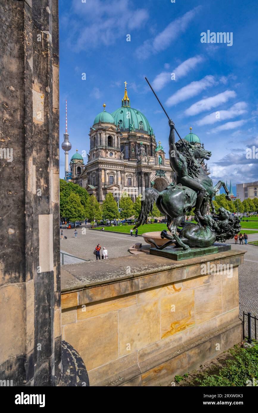 Blick auf den Berliner Dom vom Alten Museum, UNESCO-Weltkulturerbe, Museumsinsel, Mitte, Berlin, Deutschland, Europa Stockfoto