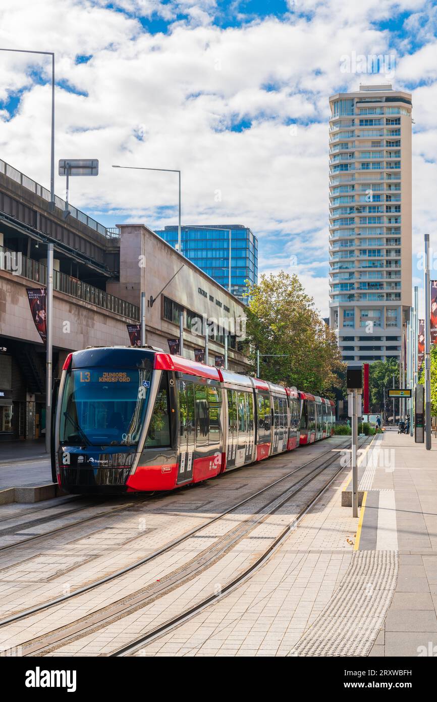 Sydney, NSW, Australien - 17. April 2022: Die Stadtbahn Sydney City L3 endete am Circular Quay und ist bereit, zurück zu den Juniors Kingsford zu fahren Stockfoto