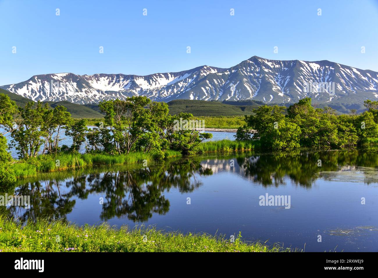 Kurile Lake, ein Kratersee, wo unsere Bärenbeobachtungsgruppe drei Nächte verbrachte Stockfoto