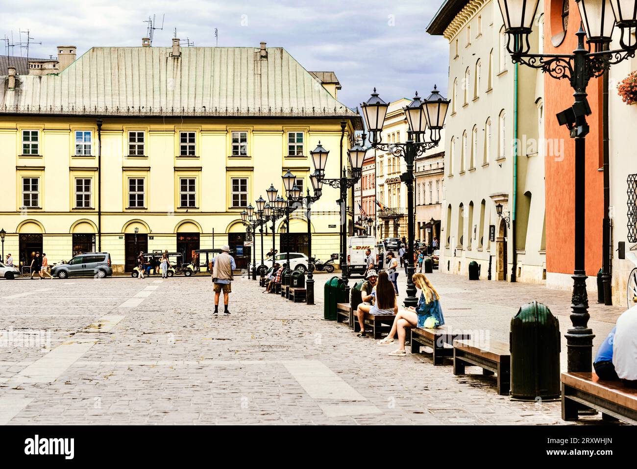 Ein Fragment von Gebäuden befindet sich im Zentrum des Krakauer Marktplatzes in Polen. Stockfoto