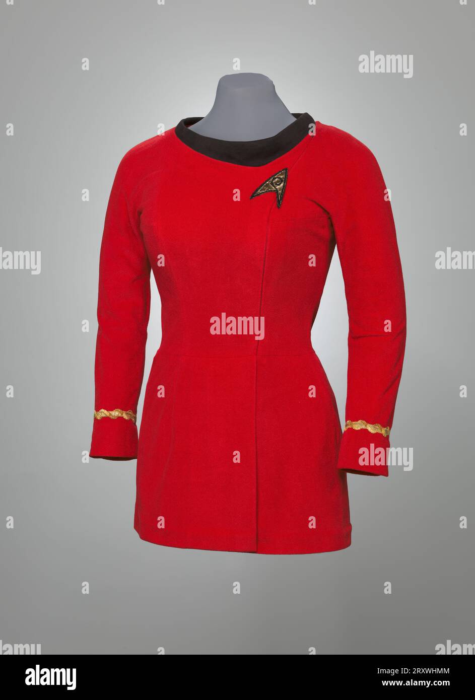 Rote Sternenflottenuniform, getragen von Nichelle Nichols als Lt. Uhura auf Star Trek 1966-1967 Stockfoto
