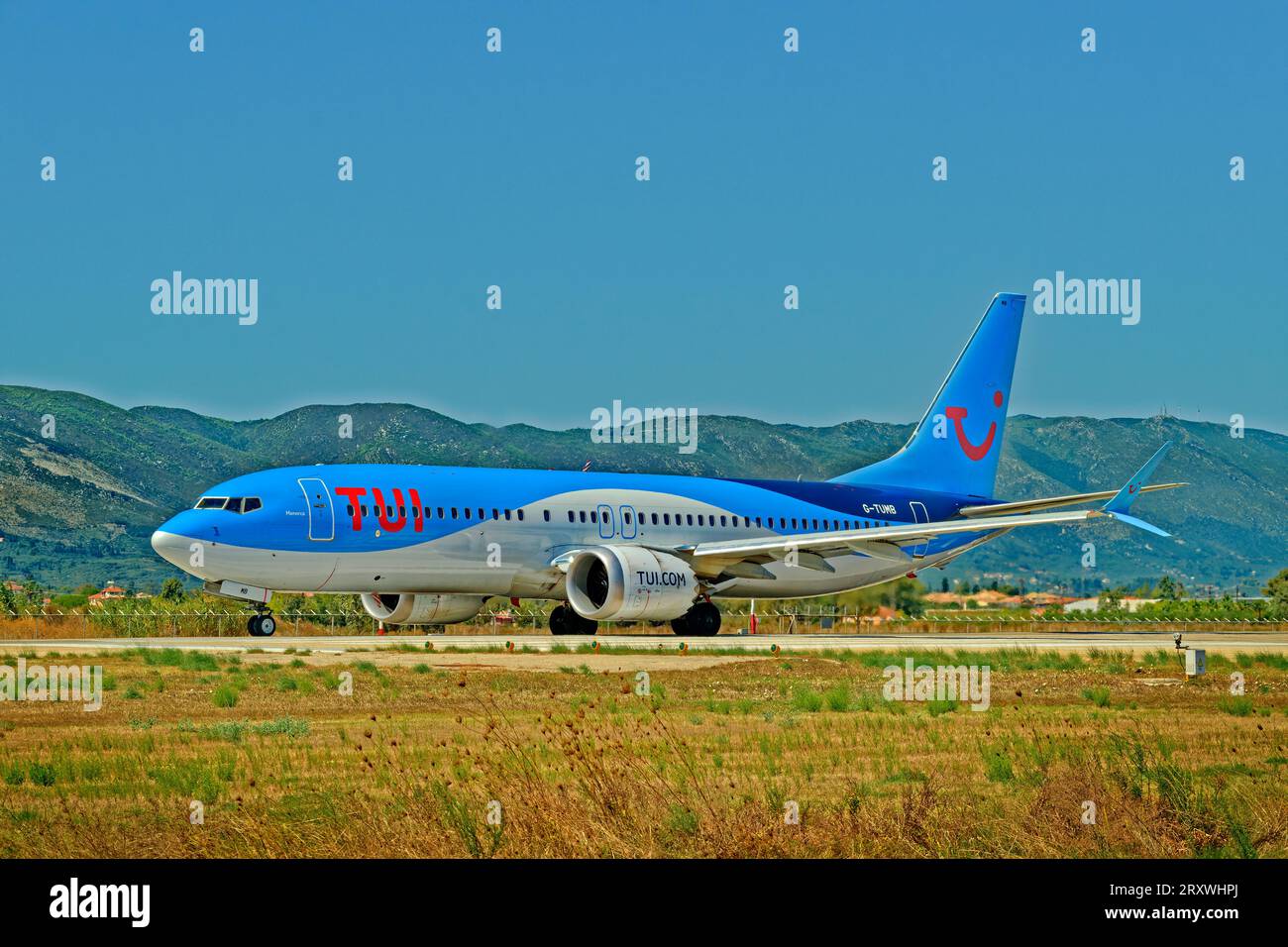 TUI Boeing 737 800 Rolling für den Start. Stockfoto