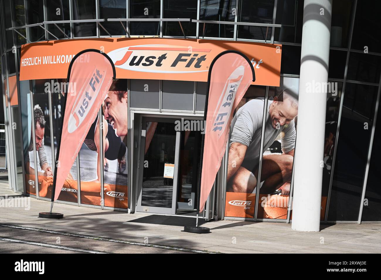 26. September 2023, Nordrhein-Westfalen, Köln: Eintritt zum ...