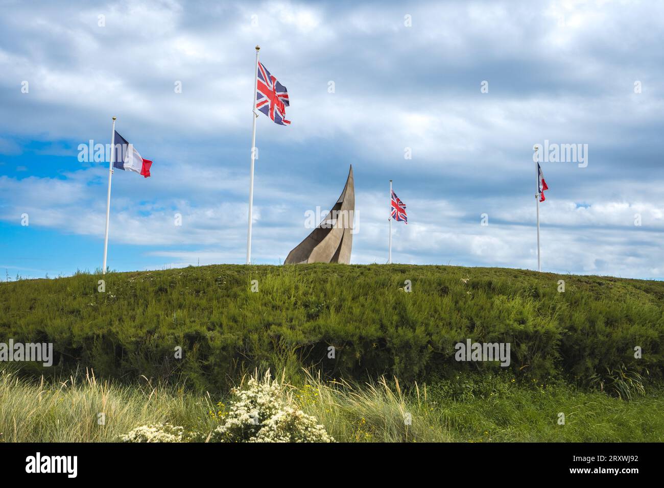 Kriegsdenkmal am Sword Beach, Normandie, Frankreich. August 2023. Stockfoto