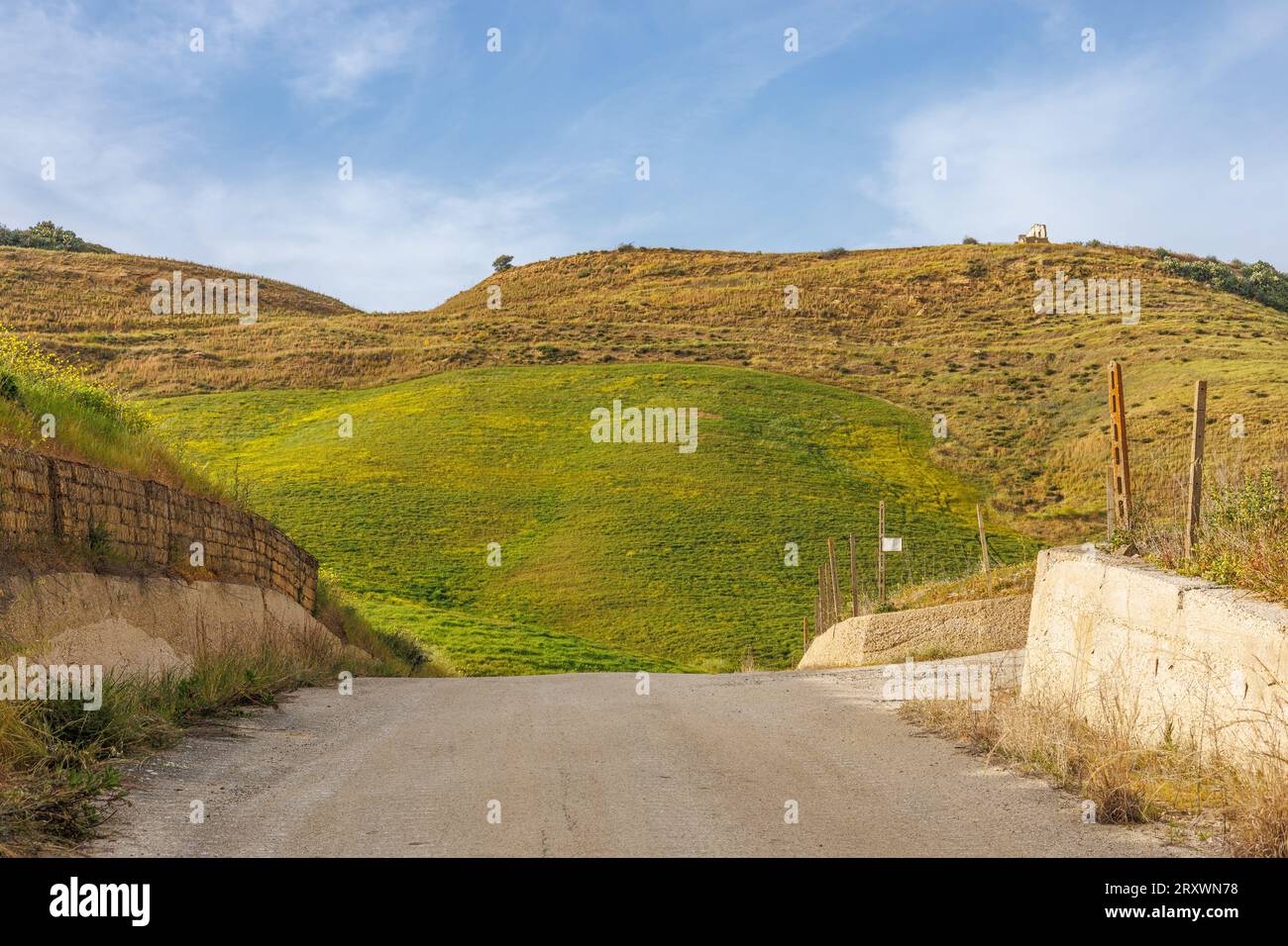 Landschaft mit Weiden in den Bergen im Westen der Insel Sizilien, Italien Stockfoto