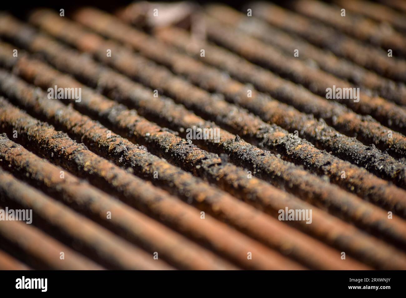 Nahaufnahme der Bügeleisen eines Grills Stockfoto