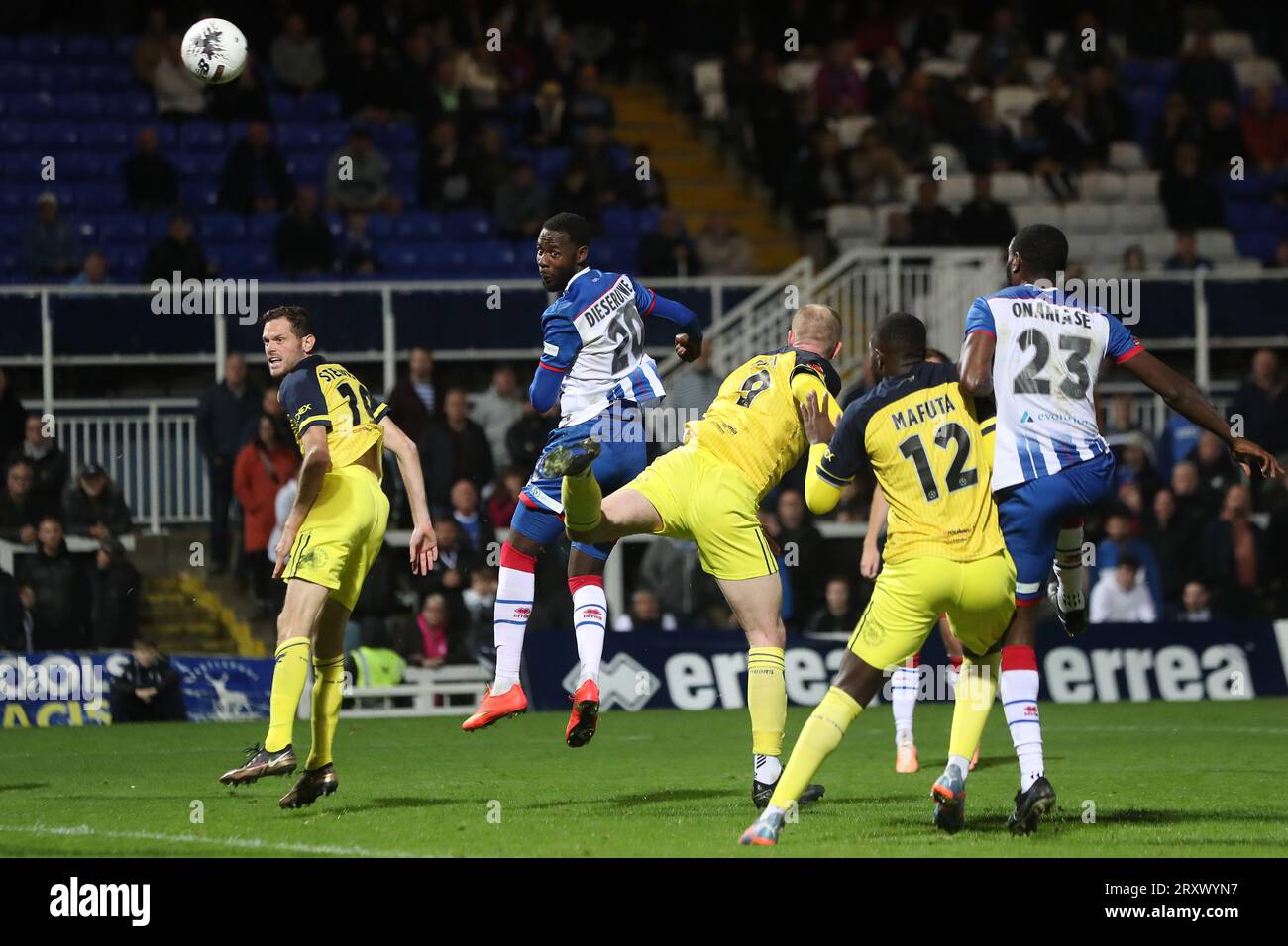 Mani Dieseruvwe von Hartlepool United führt am Dienstag, den 26. September 2023, beim Spiel der Vanarama National League zwischen Hartlepool United und Solihull Moors im Victoria Park, Hartlepool, das Tor an. (Foto: Mark Fletcher | MI News) Stockfoto