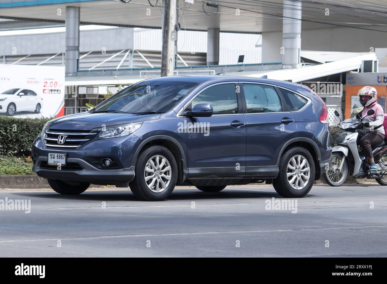 Chiangmai, Thailand - Auguest 21 2023: Privatwagen Honda CRV City SUV. Auf der Straße Nr. 1001 8 km von Chiangmai City. Stockfoto