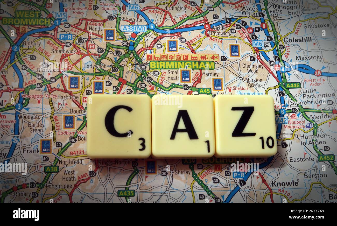 Stadtzentrum von Birmingham, CAZ-LUFTZONE, Scrabble-Buchstaben und -Wörter auf der Karte der West Midlands, England, Großbritannien, B3 2NG Stockfoto