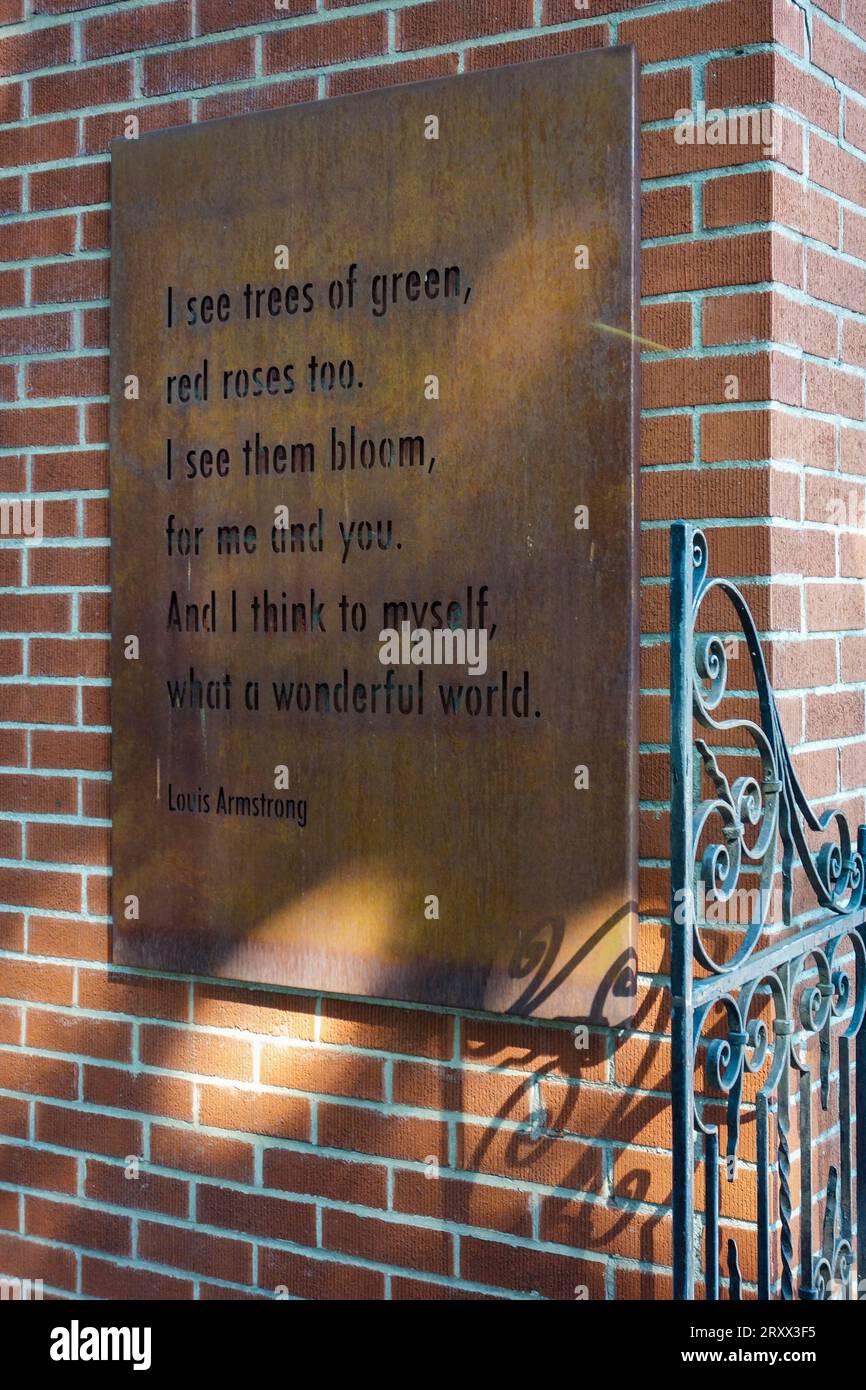 Gedenktafel im Louis Armstrong House Museum in Corona, Queens, New York City, USA. Stockfoto
