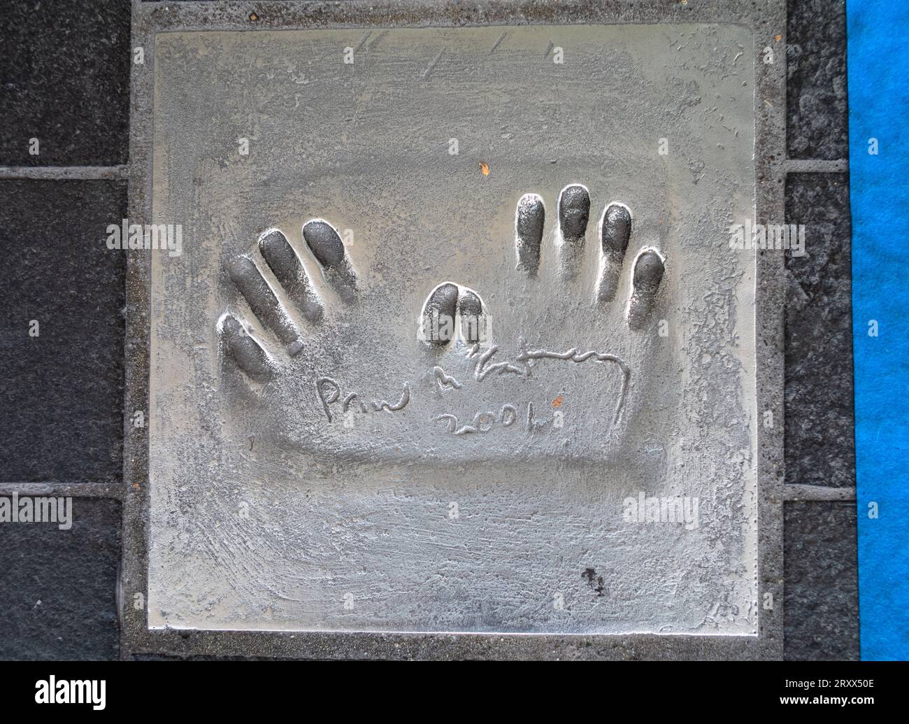 Der Handabdruck des berühmten englischen Sängers, Songschreibers, Musikers und Komponisten Paul McCartney setzte sich in den Gehweg der Allée des Etoiles (Avenue of t Stockfoto
