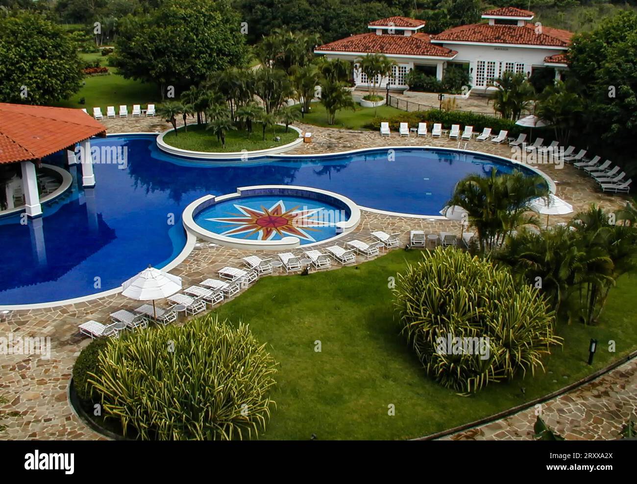 Poolbereich eines luxuriösen Hotels in Mittelamerika Stockfoto