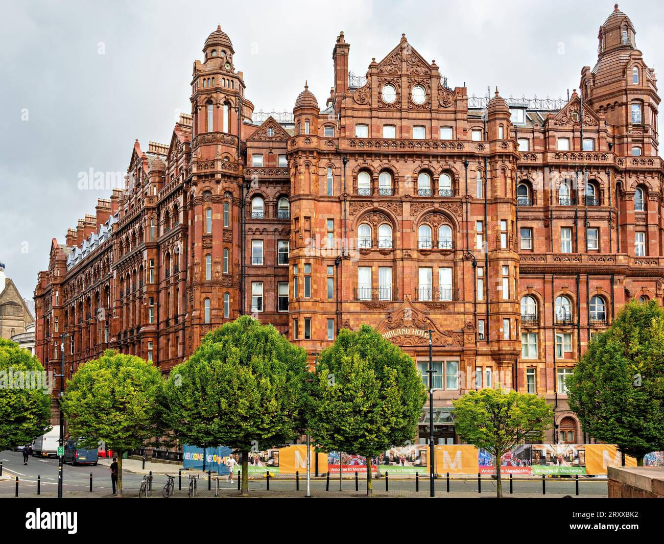 Midland Hotel von außen berühmtes Wahrzeichen Gebäude im Zentrum von Manchester City Nordwestengland Stockfoto