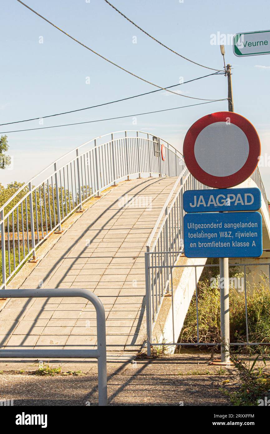 Brücke über den Lovaart-Kanal, Flandern, Belgien Stockfoto