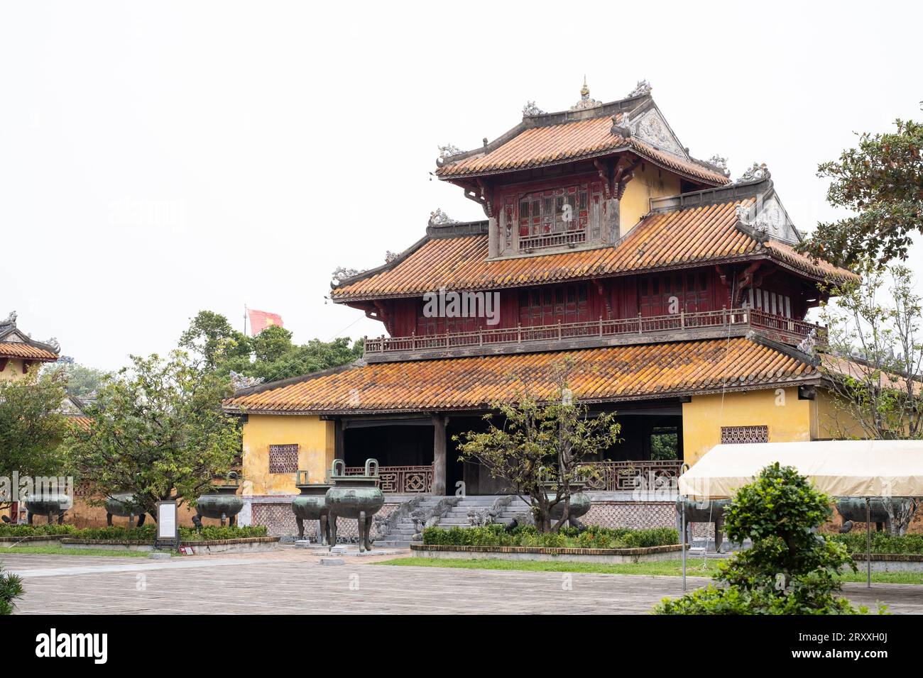 Pavillon of Pracht (Hiển Lâm Các), Kaiserstadt Huế, Vietnam Stockfoto