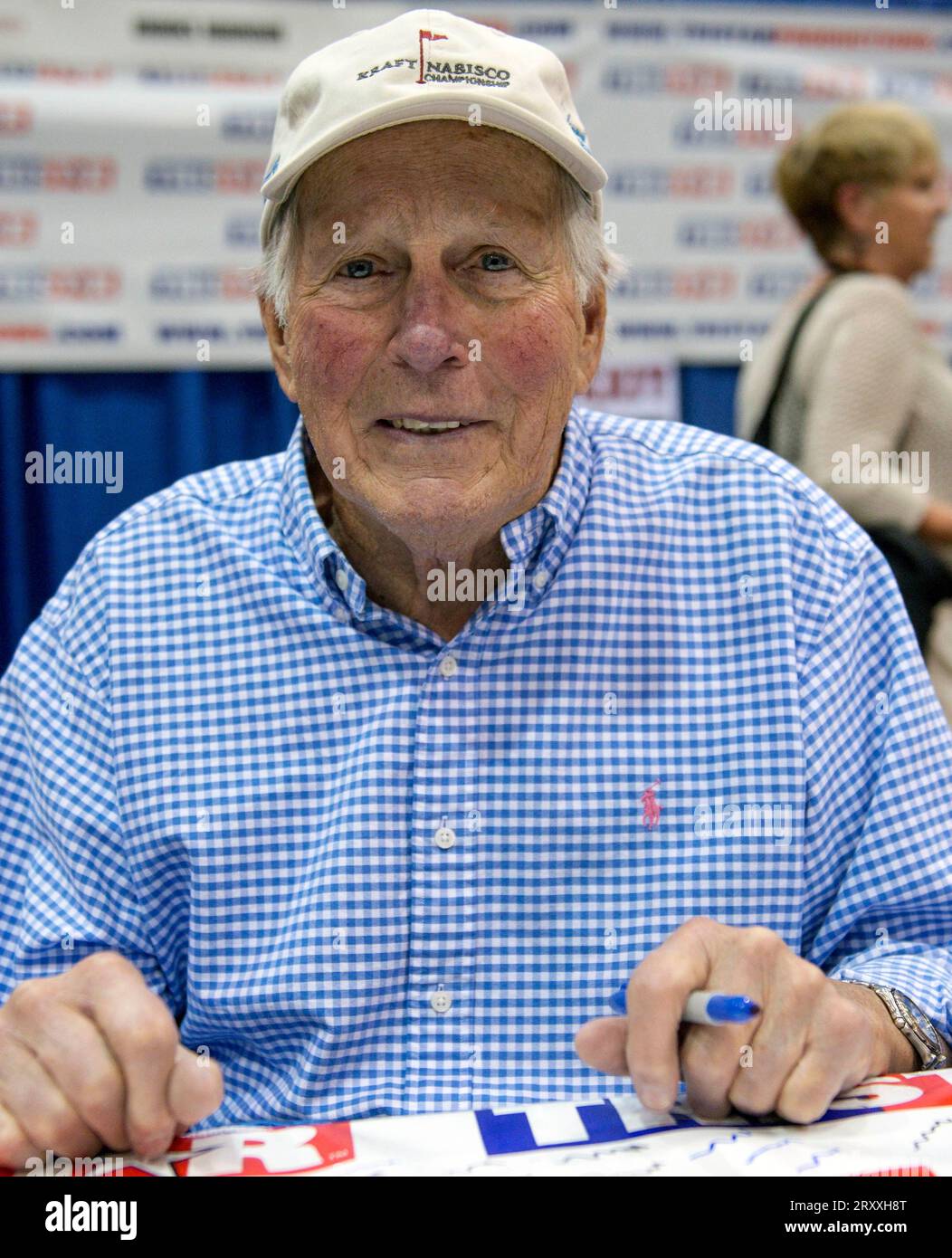 2. August 2014, Cleveland, Ohio, USA: BROOKS ROBINSON, Spieler der MLB Baseball Hall of Fame, unterzeichnet Autogramme auf der 35. National Sports Collectors Convention im I-X Center. Zu den Angeboten gehören persönliche Autogrammsignierungen von mehr als 100 Sportstars sowie Sportkarten, Spielzeug, Trikots und eine Fülle weiterer Sammlerstücke. (Bild: © Brian Cahn/ZUMA Press Wire) NUR REDAKTIONELLE VERWENDUNG! Nicht für kommerzielle ZWECKE! Stockfoto