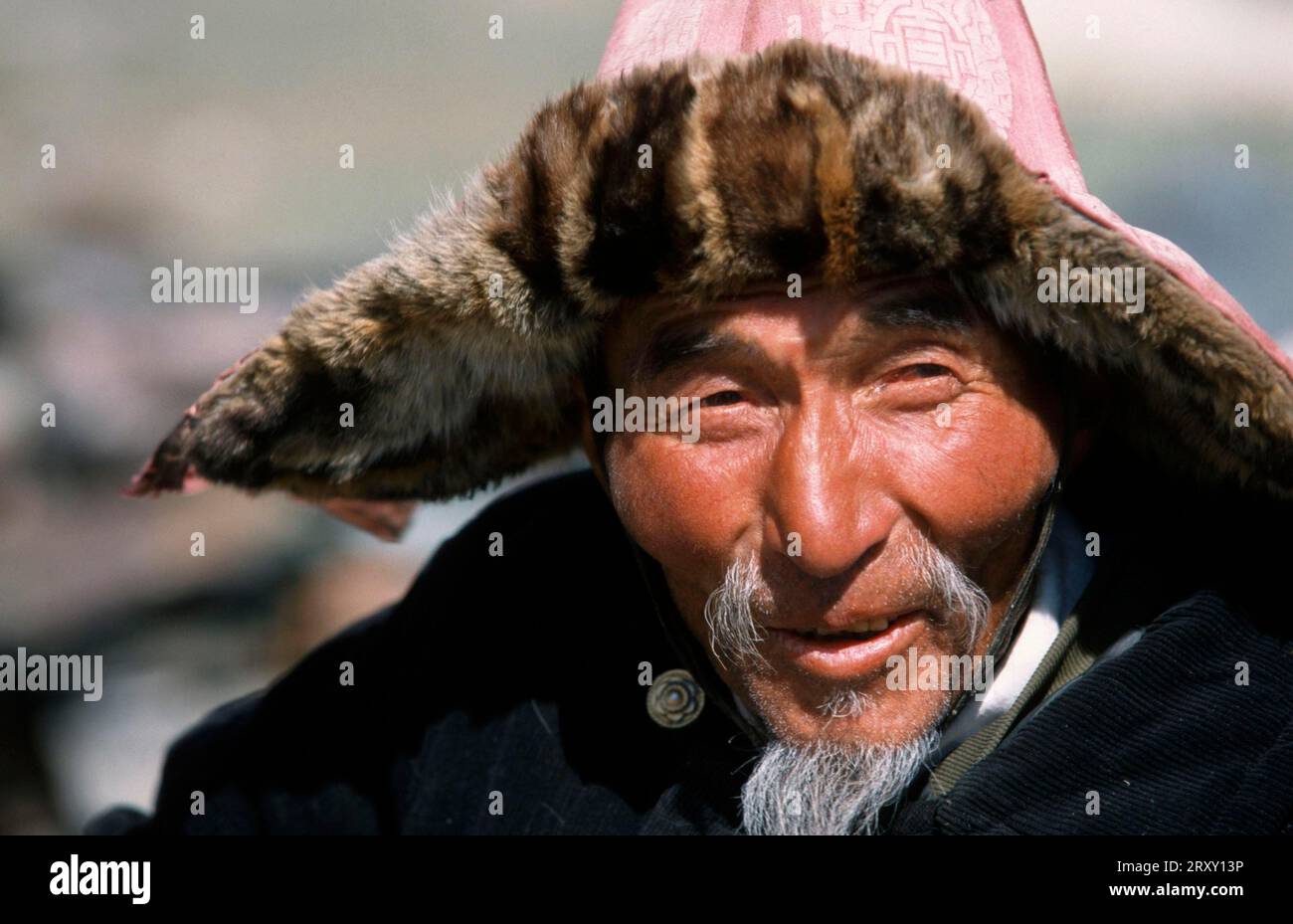 Kasachischer Mann, Kosaken, Kosaken, Goldadler-Jäger, Provinz Bayan Olgiy, Mongolei Stockfoto