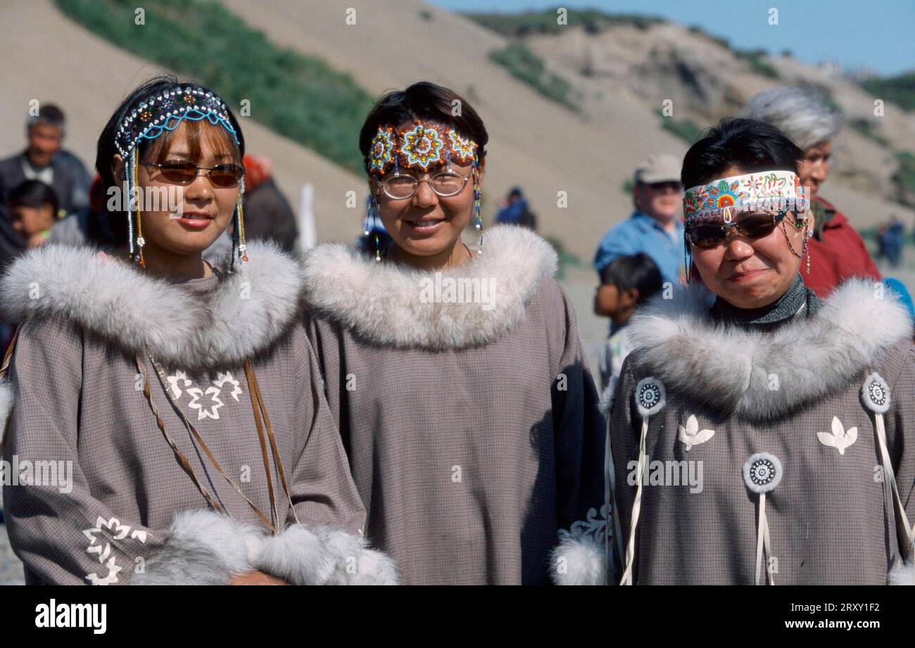 Chukchi Eskimo Frau in traditionellem Kleid, Chukcha, Chukchi, s, Lorino Dorf, Provinz Chukotka, Russland Stockfoto