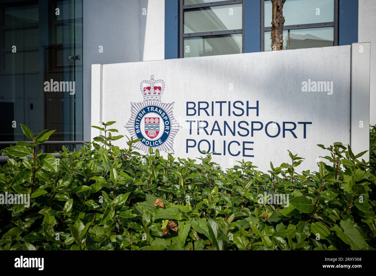 Britisches Verkehrspolizeihauptquartier London. British Transport Police HQ in 25 Camden Rd, London UK. Stockfoto