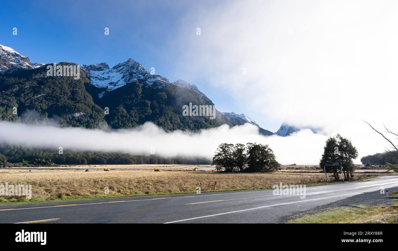 Die Milford Road, die malerische Nebenstraße zum Milford Sound, Southland, Neuseeland Stockfoto