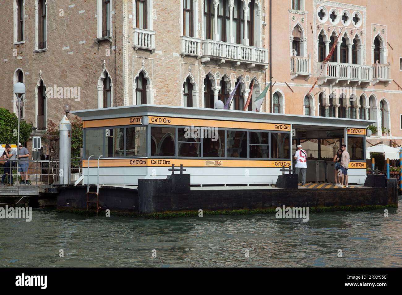 CA' D' Oro, Venedig, Italien, 17. September 2023, eine Wasserbushaltestelle am Canal Grande Stockfoto