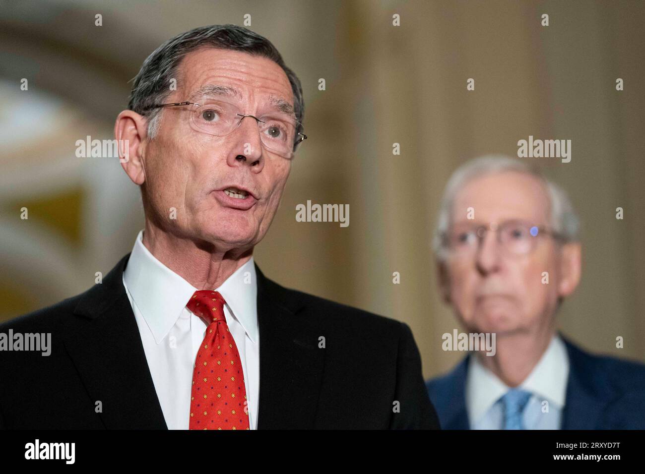 Senator John Barrasso, R-WY, spricht während einer Pressekonferenz nach wöchentlichen Caucus-Mittagessen im US-Kapitol in Washington, DC am Dienstag, den 27. September 2023. Foto von Bonnie Cash/UPI Stockfoto