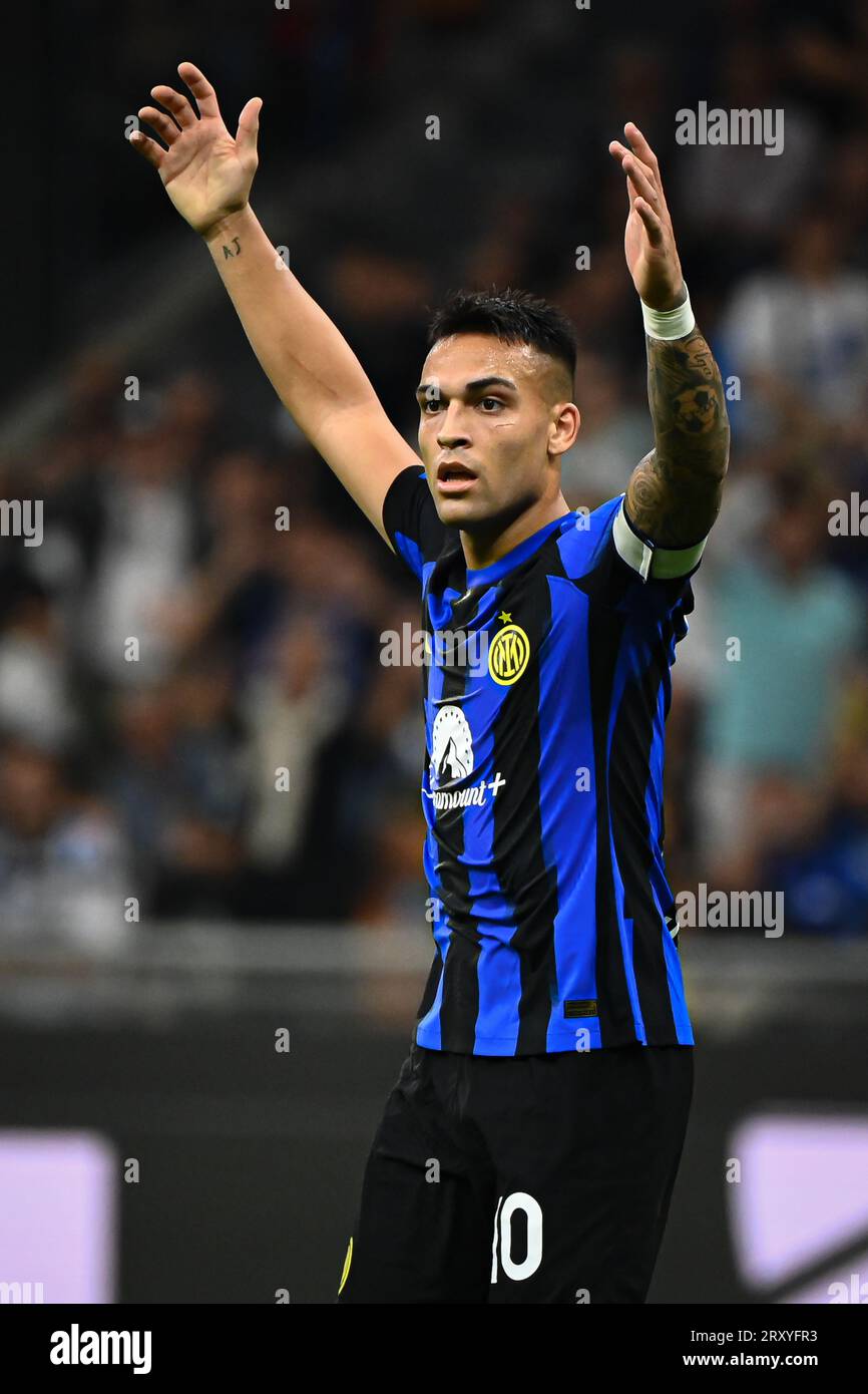 Lautaro Martinez vom FC Internazionale sieht deprimiert aus und reagiert während des italienischen Fußballspiels FC Internazionale gegen Sassuolo in der Serie A am 27. September 2023 im San Siro Stadion in Mailand Stockfoto