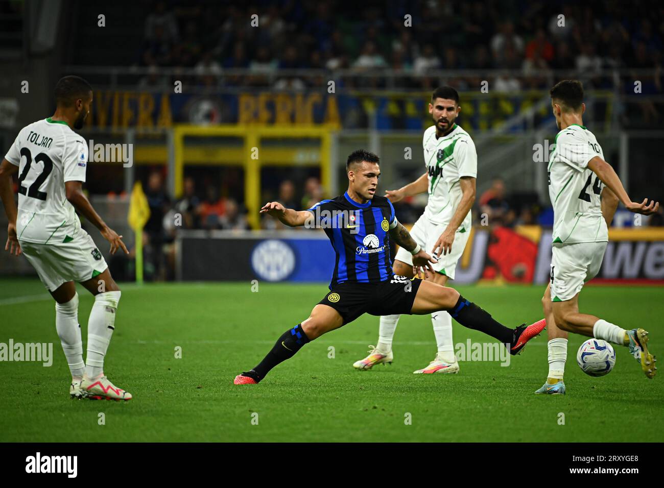 In Aktion während des italienischen Fußballspiels der Serie A FC Internazionale gegen Sassuolo im San Siro Stadion in Mailand am 27. September 2023 Stockfoto