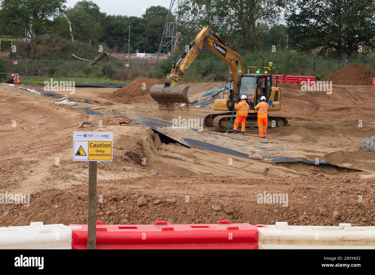 Harefield, Großbritannien. 27. September 2023. HS2, der einen Teich in